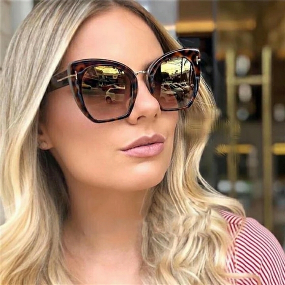 Accessories - New 🎅 Leopard Cateye Sunglasses with Gold Accent